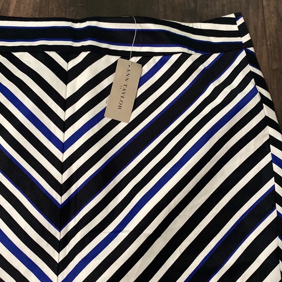 Ann Taylor Dresses & Skirts - NWT Ann Taylor midi skirt chevron pattern size 10